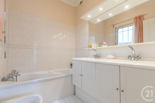 Maison &agrave; vendre - 7 pi&egrave;ces - 154,32 m2 - La Varenne St Hilaire - 94 - ILE-DE-FRANCE