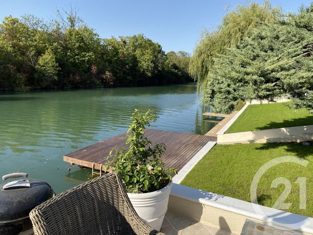Maison &agrave; louer - 5 pi&egrave;ces - 233,28 m2 - Chennevieres Sur Marne - 94 - ILE-DE-FRANCE