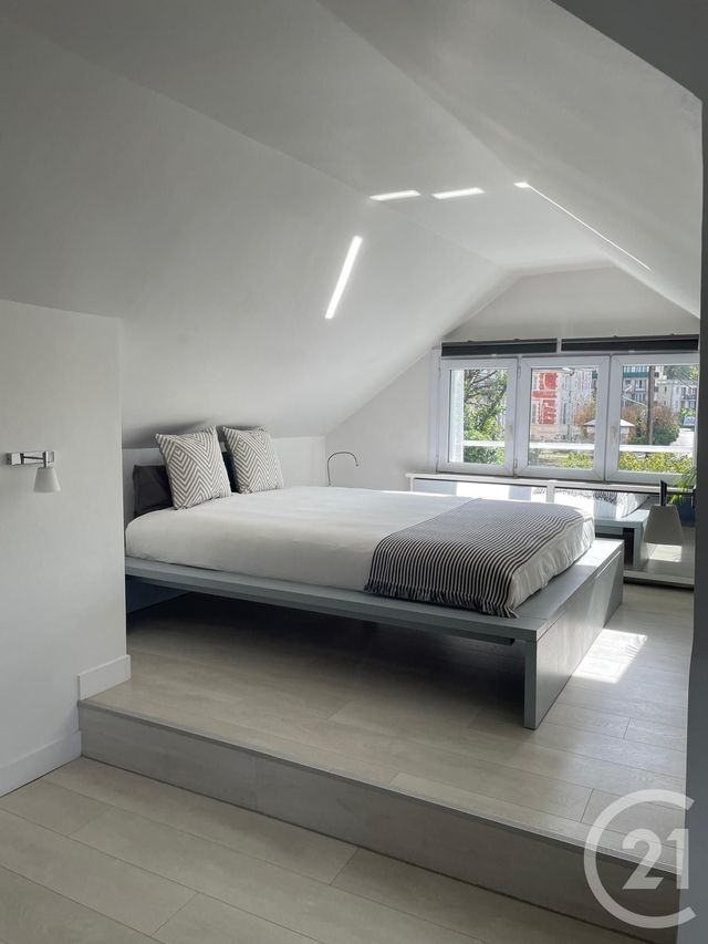 Maison &agrave; louer - 5 pi&egrave;ces - 233,28 m2 - Chennevieres Sur Marne - 94 - ILE-DE-FRANCE