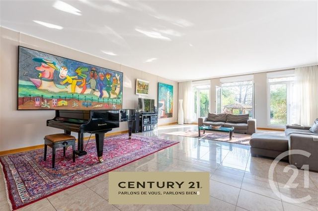 Maison à vendre - 8 pièces - 220 m2 - La Varenne St Hilaire - 94 - ILE-DE-FRANCE