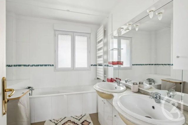 Maison &agrave; vendre - 8 pi&egrave;ces - 246 m2 - St Maur Des Fosses - 94 - ILE-DE-FRANCE