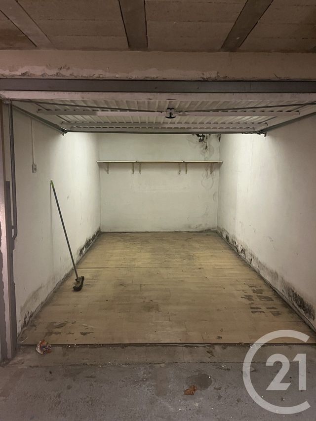 Parking à louer ST MAUR DES FOSSES